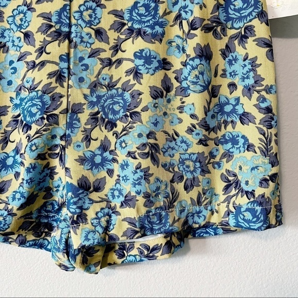 Novella Royale NWT Floral Print High Waisted Shorts Boho Festival Size Small - Picture 5 of 9